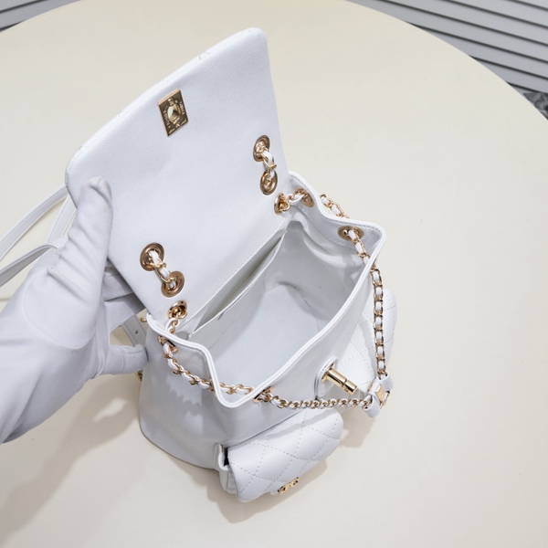 シャネルバッグ着用イメージ